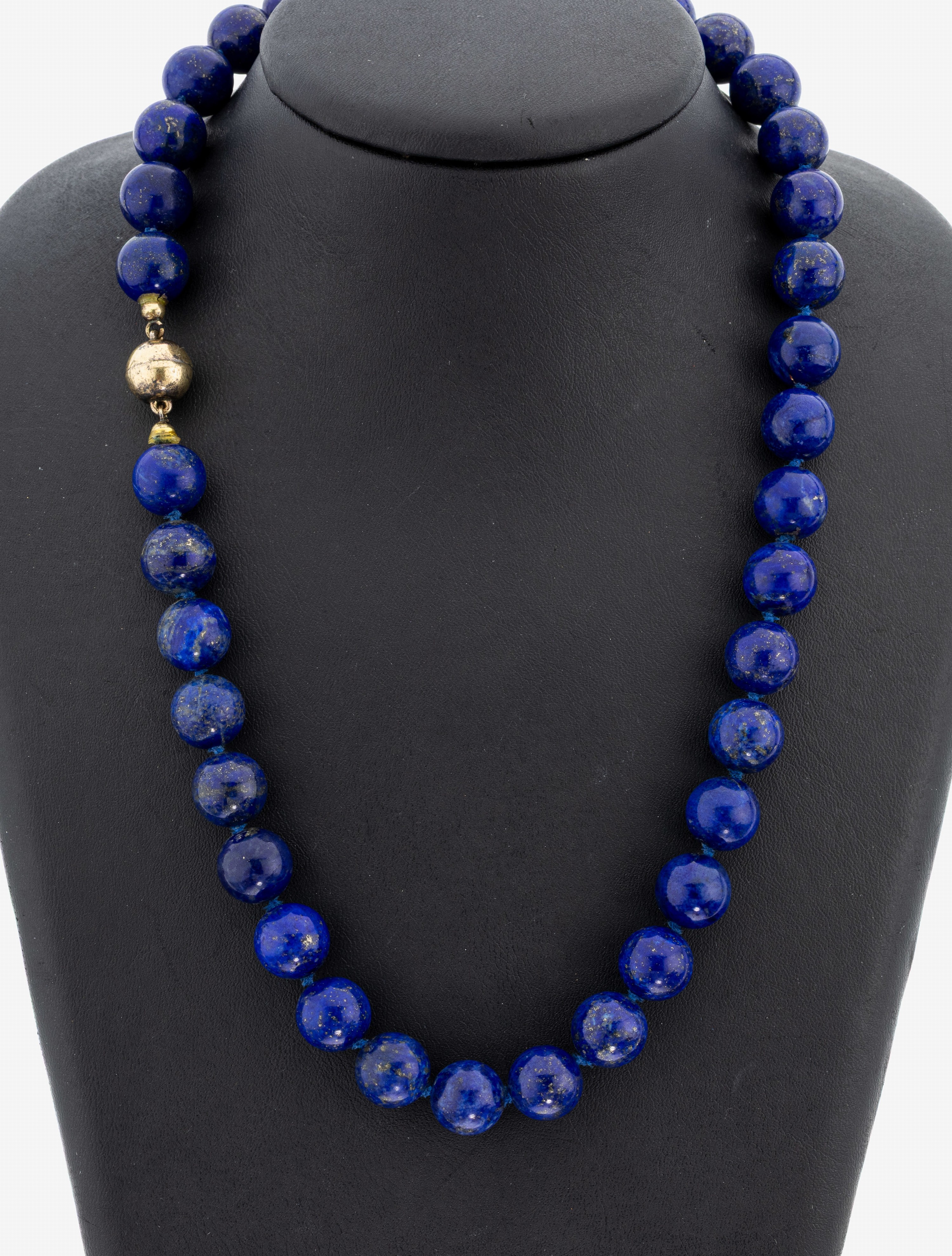 Image 27152317 - Lapislazuli-Collier, Kugeln mit Pyrit- Einschlüssen, D. ca. 12 mm, einzeln geknotet, ...