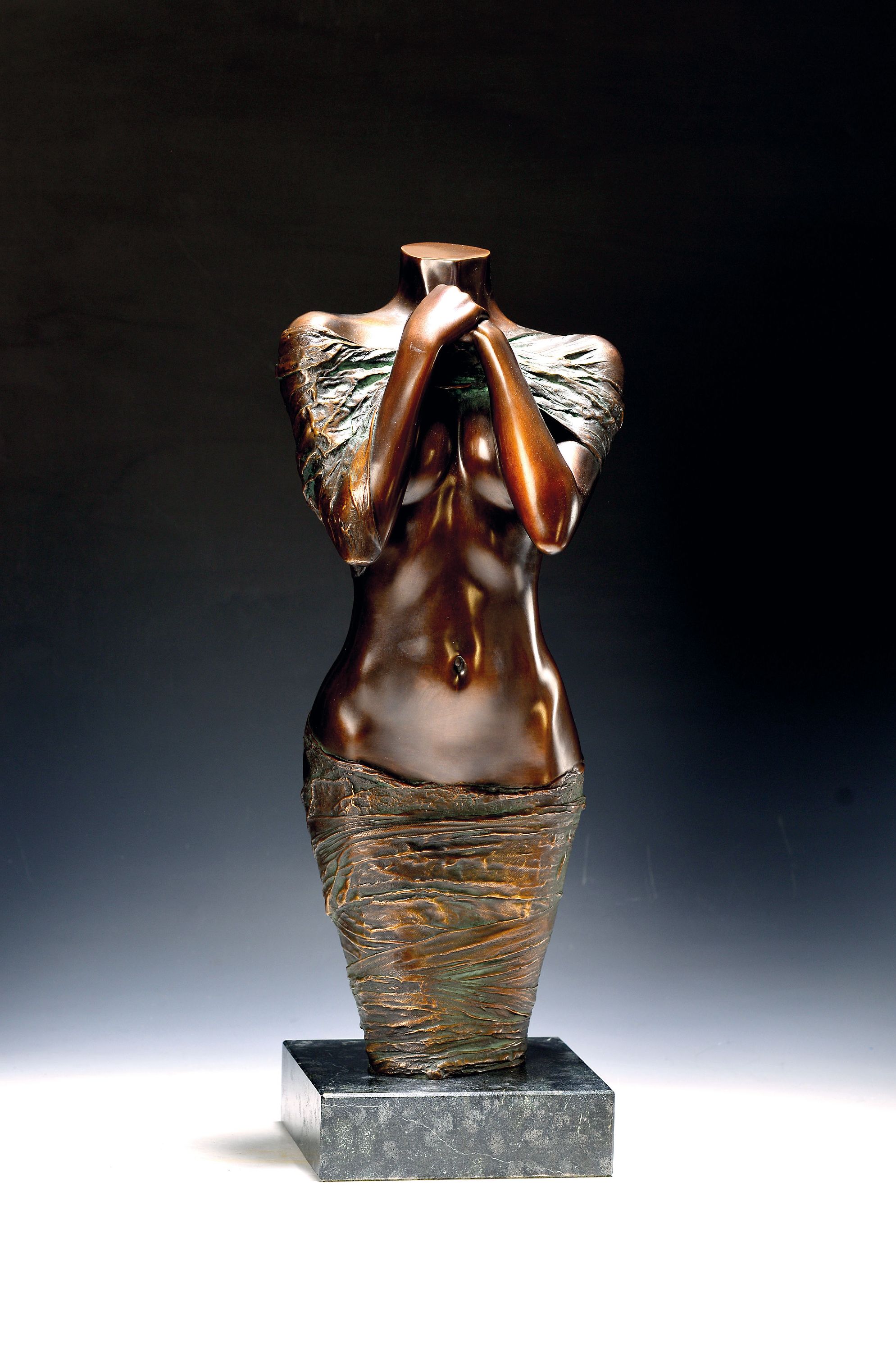 Image 27153168 - Willi Kissmer, geb. 1951, Bronzeskulptur, Halbakt II, sign., num. 48/49, H.ca. 54 cm