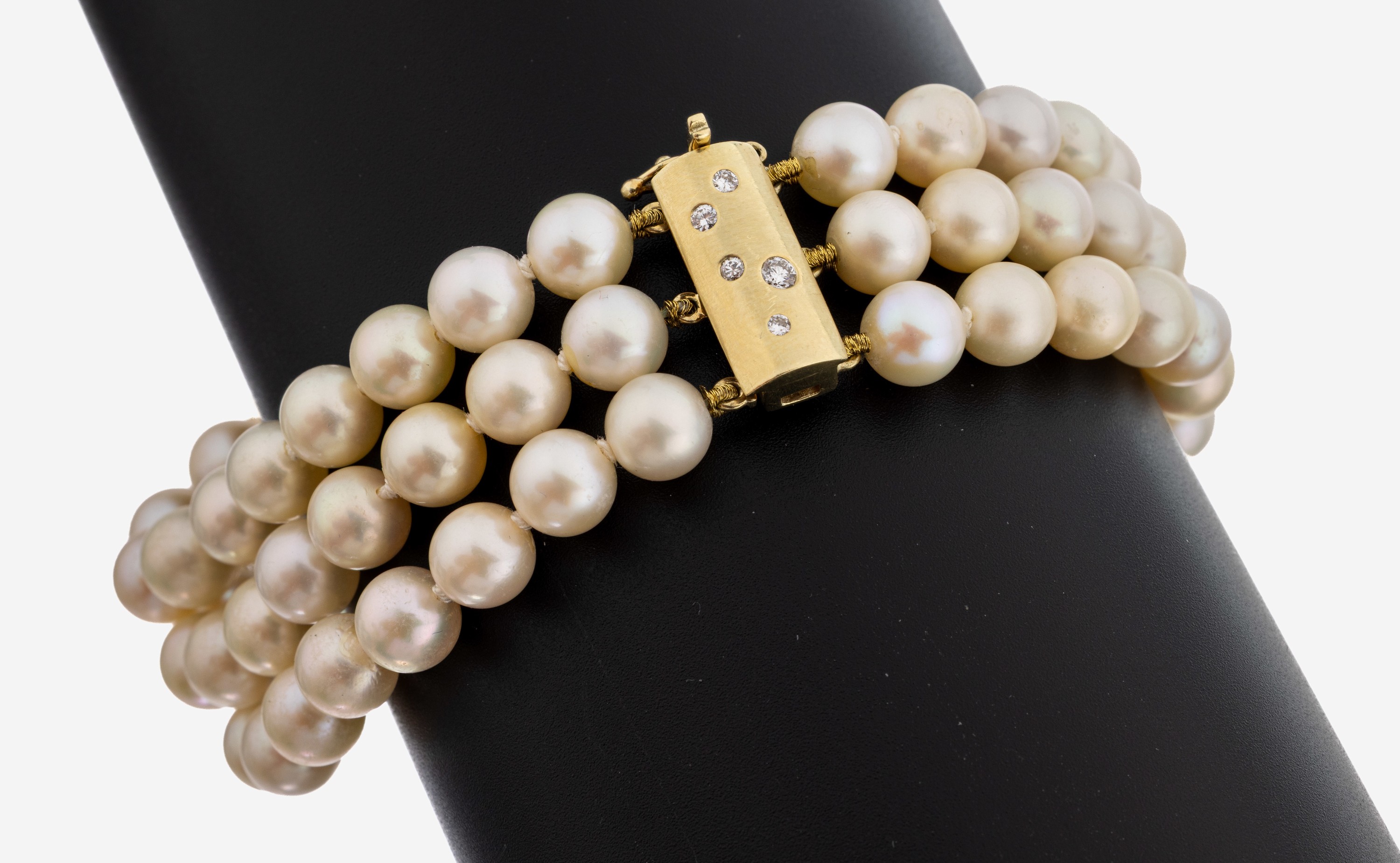 Image 27153173 - Perl-Armband mit 14 kt Gold Brillant-Schließe, GG 585/000, 3-rhg. Akoyazuchtperlen, D. ...