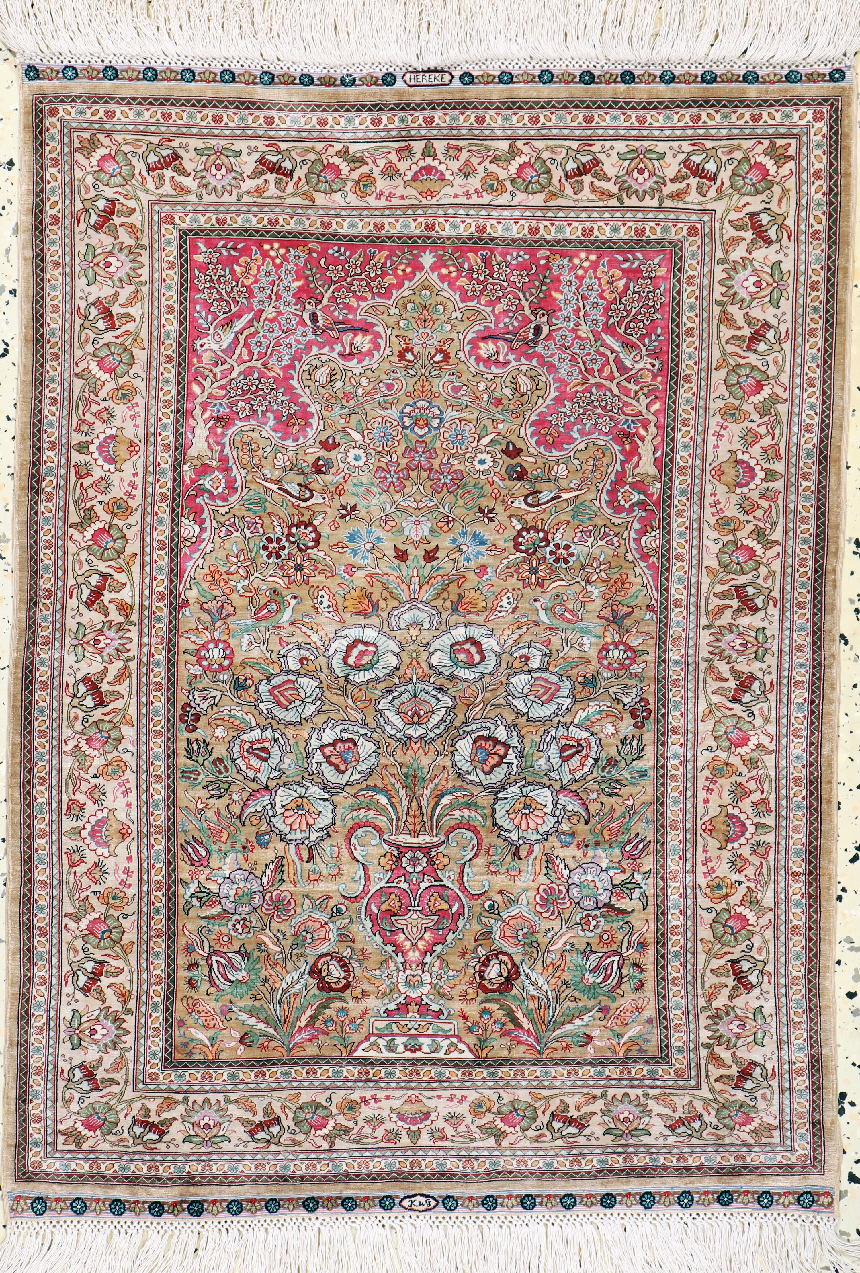 Image 27153184 - Hereke Seide fein signiert, Türkei, Mitte 20.Jhd, reine Naturseide, ca. 86 x 64 cm, ...