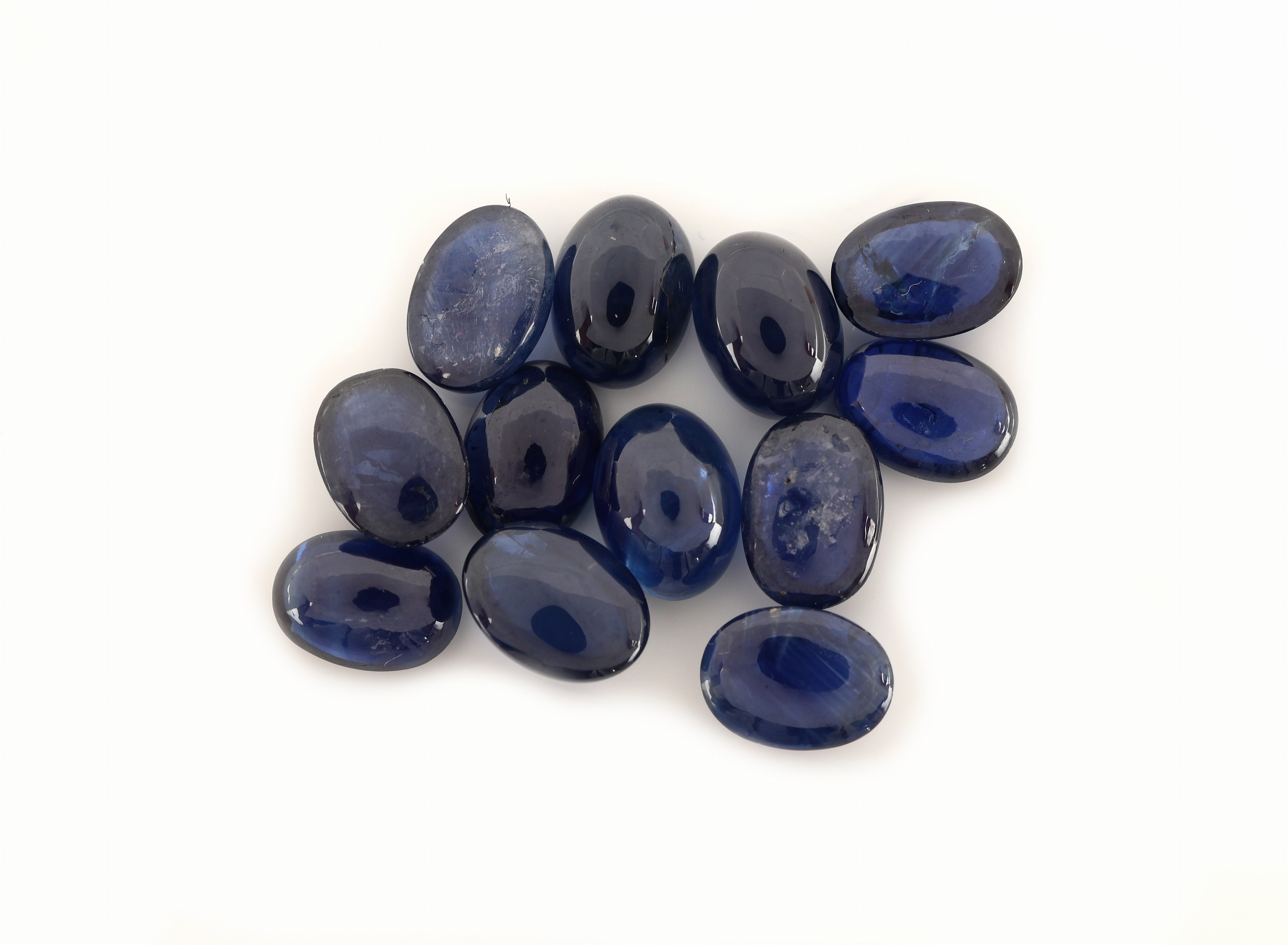 Image 27153185 - Lot 12 lose Saphir-Cabochons, zus. ca. 15.00 ct, oval in versch. Größen Schätzpreis: ...