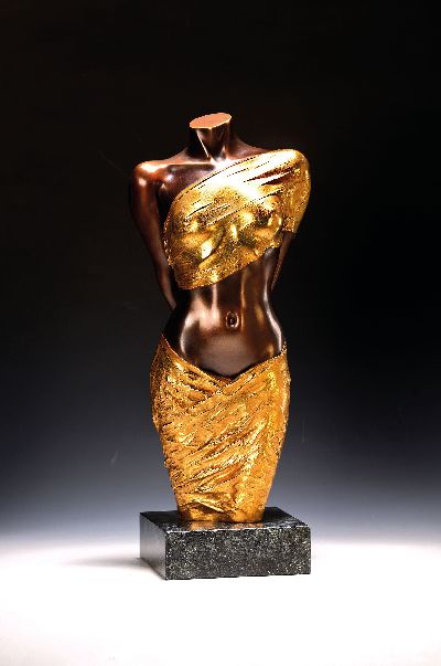 27153161k - Willi Kissmer, geb. 1951, Bronzeskulptur , halbakt mit zwei Tüchern, teilvergoldet, ...