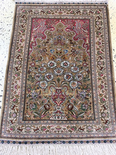 27153184d - Hereke Seide fein signiert, Türkei, Mitte 20.Jhd, reine Naturseide, ca. 86 x 64 cm, ...