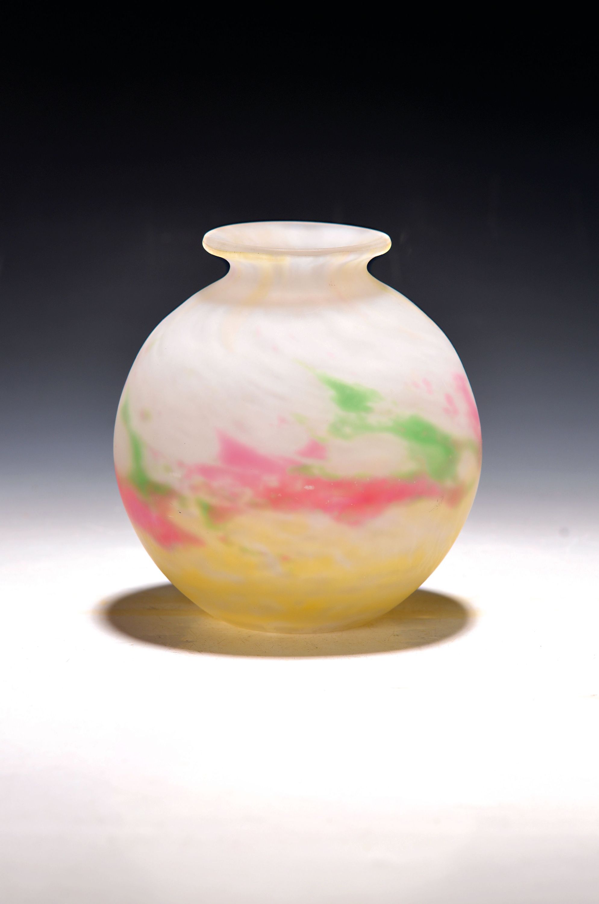 Image 27153314 - Kugelvase, Müller Freres, Luneville, nach 1919, farbloses Überfangglas, mattiert, ...