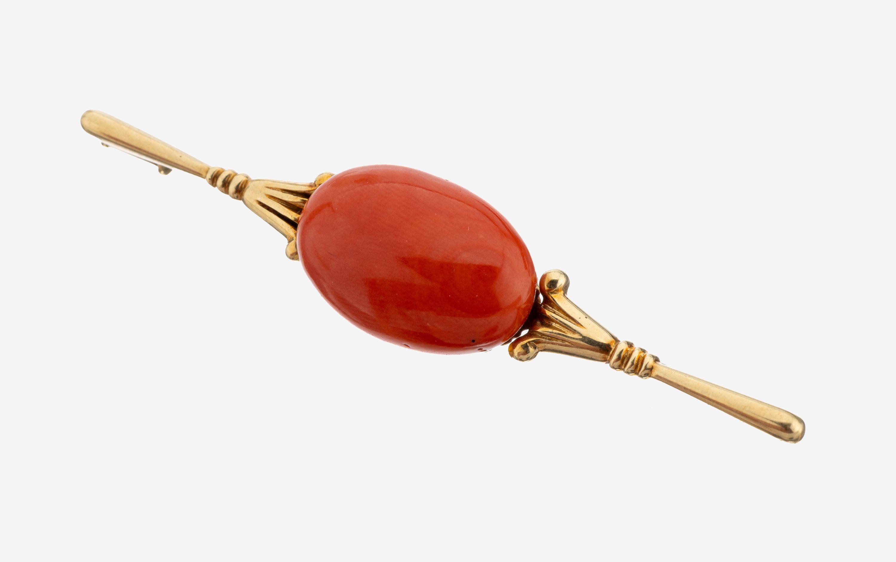 Image 27153354 - 14 kt Gold Korallen-Brosche, um 1930, GG 585/000, mittig ovaler Korallen-Cabochon, ...