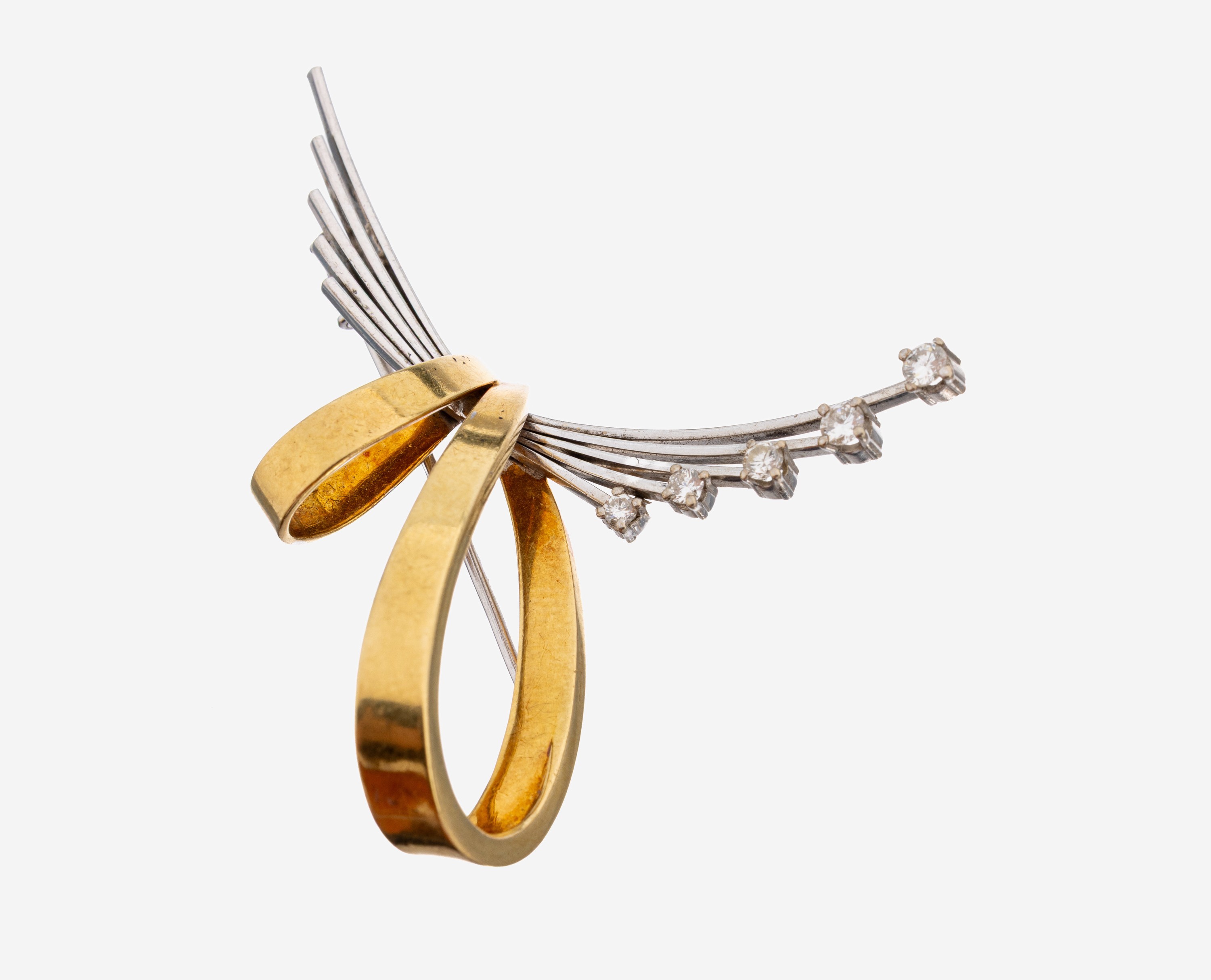 Image 27153444 - 18 kt Gold Brillant-Brosche, 1950er Jahre, GG/WG 750/000, 5 Brillanten zus. ca. 0.27 ct ...