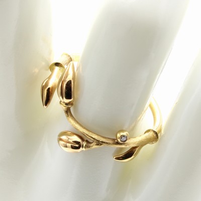 27154000a - Ole Lynggaard Ring ´Blooming´, GG 750/000, offener Ringkopf mit floralen Elementen, RW ...