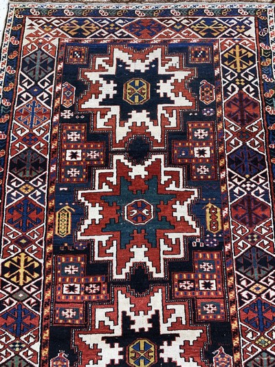 27154041d - ´Leshgi´Kazak antik, Kaukasus, 19.Jhd, Wolle auf Wolle, ca. 235 x 113 cm, EHZ: ...