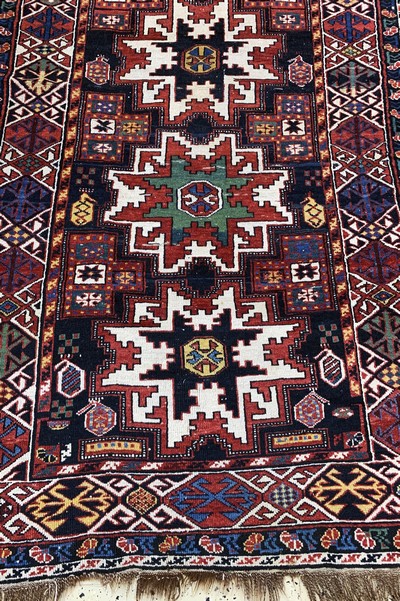 27154041e - ´Leshgi´Kazak antik, Kaukasus, 19.Jhd, Wolle auf Wolle, ca. 235 x 113 cm, EHZ: ...