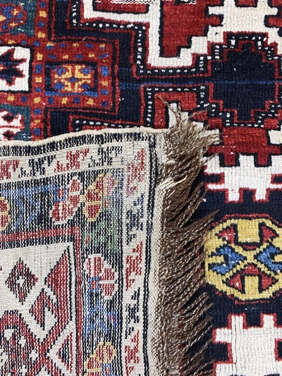 27154041f - ´Leshgi´Kazak antik, Kaukasus, 19.Jhd, Wolle auf Wolle, ca. 235 x 113 cm, EHZ: ...