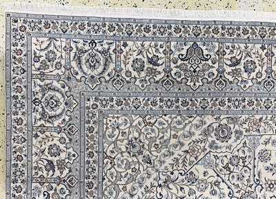 27154050g - Nain fein(6 La), Persien, Ende 20.Jhd, Korkwolle mit Seide, ca. 261 x 258 cm, ca. ...