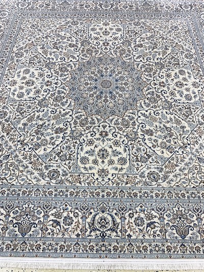 27154050j - Nain fein(6 La), Persien, Ende 20.Jhd, Korkwolle mit Seide, ca. 261 x 258 cm, ca. ...