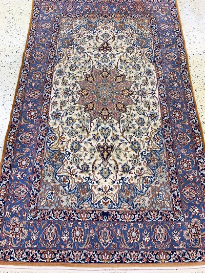 27154073d - Esfahan fein, Persien, Mitte 20.Jhd, Korkwolle auf Seide, ca. 171 x 104 cm, ca. 1,0Mio. ...