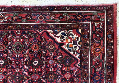 27154683e - Hosseinabad, Persien, Mitte 20.Jhd, Wolle auf Baumwolle, ca. 310 x 210 cm, EHZ: 2 ...