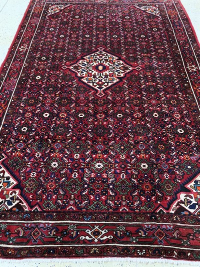 27154683g - Hosseinabad, Persien, Mitte 20.Jhd, Wolle auf Baumwolle, ca. 310 x 210 cm, EHZ: 2 ...