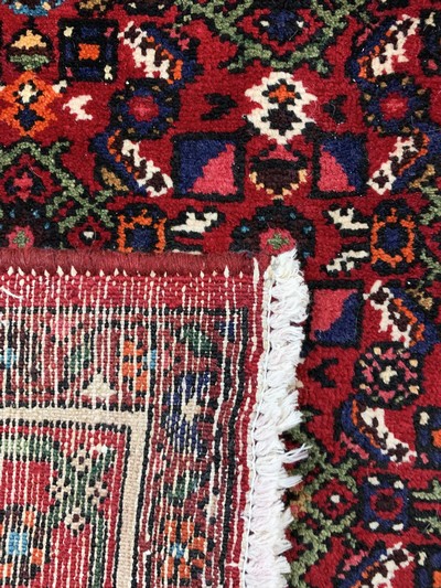 27154683h - Hosseinabad, Persien, Mitte 20.Jhd, Wolle auf Baumwolle, ca. 310 x 210 cm, EHZ: 2 ...