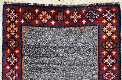27154690a - Gabbeh alt, Persien, Mitte 20.Jhd, Wolle auf Wolle, ca. 206 x 107 cm, EHZ: 2 ...