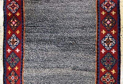 27154690b - Gabbeh alt, Persien, Mitte 20.Jhd, Wolle auf Wolle, ca. 206 x 107 cm, EHZ: 2 ...