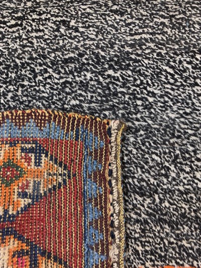 27154690e - Gabbeh alt, Persien, Mitte 20.Jhd, Wolle auf Wolle, ca. 206 x 107 cm, EHZ: 2 ...