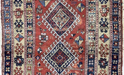 27154694b - Kazak antik, Kaukasus, 19.Jhd, Wolle auf Wolle, ca. 253 x 120 cm, EHZ: 4 Schätzpreis: ...