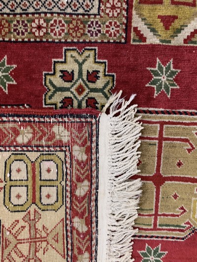 27154696e - Eriwan, Armenien, Mitte 20.Jhd, Wolle auf Baumwolle, ca. 175 x 122 cm, EHZ: 3 ...