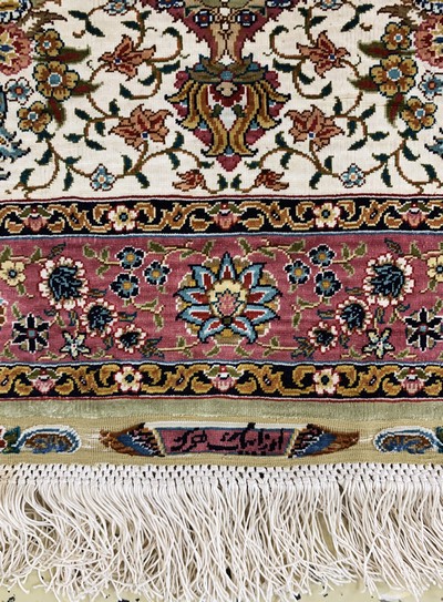 27155506c - Hereke silk very fine, Turkey, signed#´Özipek #´, late 20th century, pure natural silk, ...