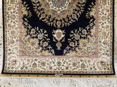 27155507b - Hereke Seide, China, Ende 20.Jhd, reine Naturseide, ca. 85 x 62 cm, EHZ: 1 ...