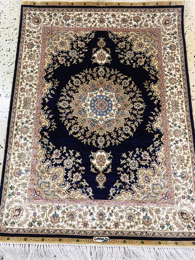27155507c - Hereke Seide, China, Ende 20.Jhd, reine Naturseide, ca. 85 x 62 cm, EHZ: 1 ...
