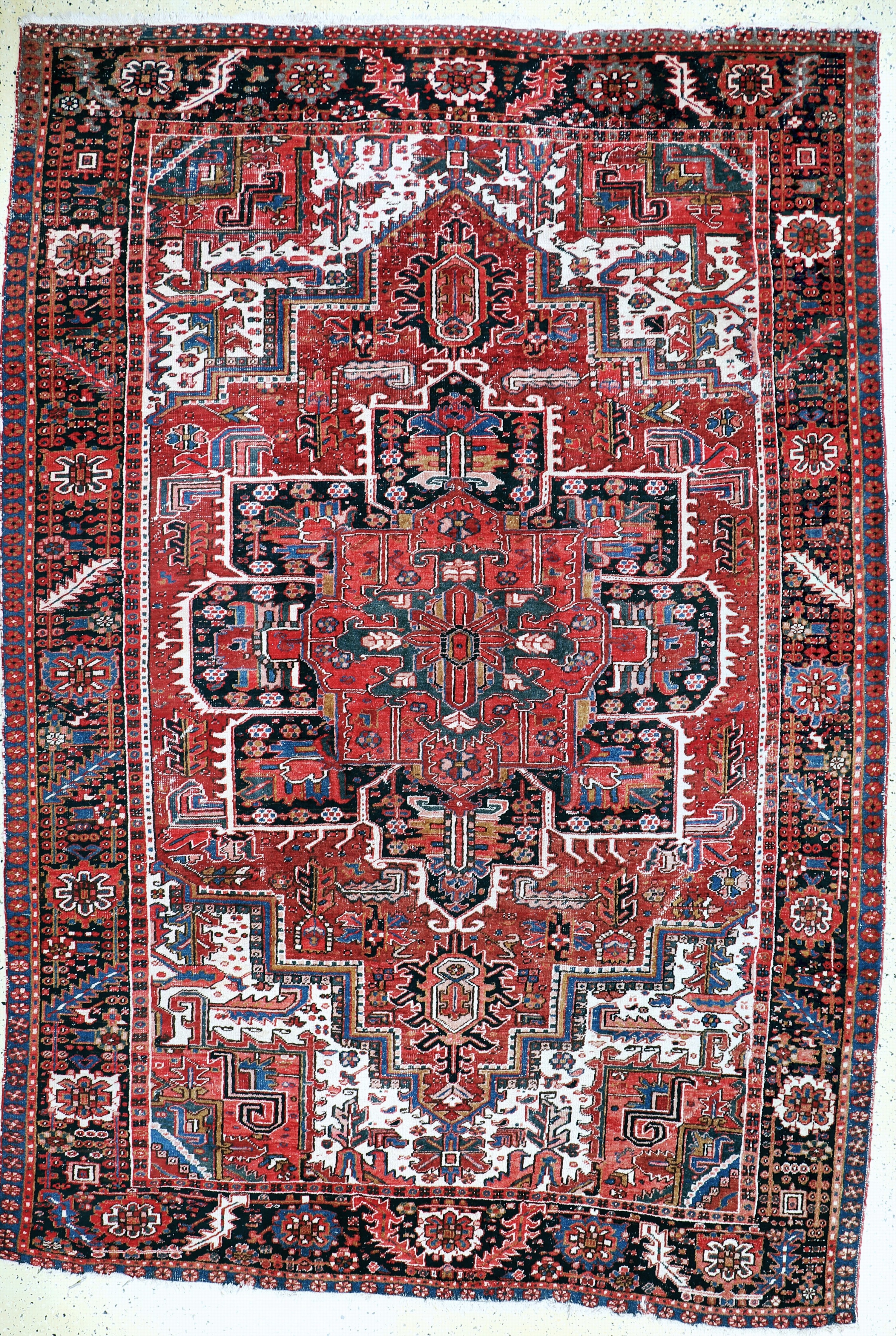 Image 27155765 - Heriz alt, Persien, Anfang 20.Jhd, Wolle auf Baumwolle, ca. 345 x 240 cm, EHZ: 3-4 ...