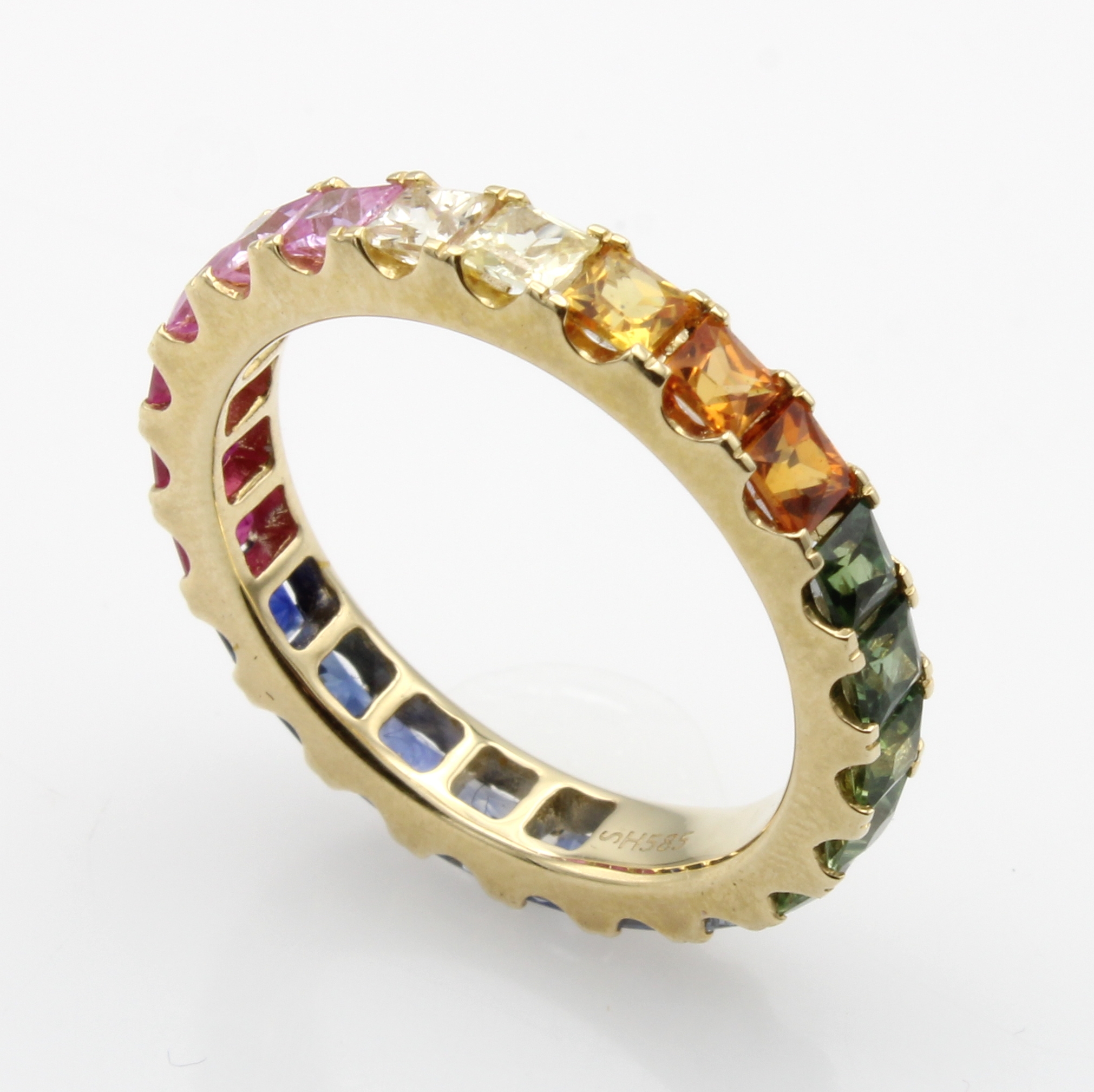 Image 27155783 - Ring mit Saphiren, GG 585/000, 23 bunte Sa- phircarrées zus. ca. 2.99 ct, RW ca. 55 ...