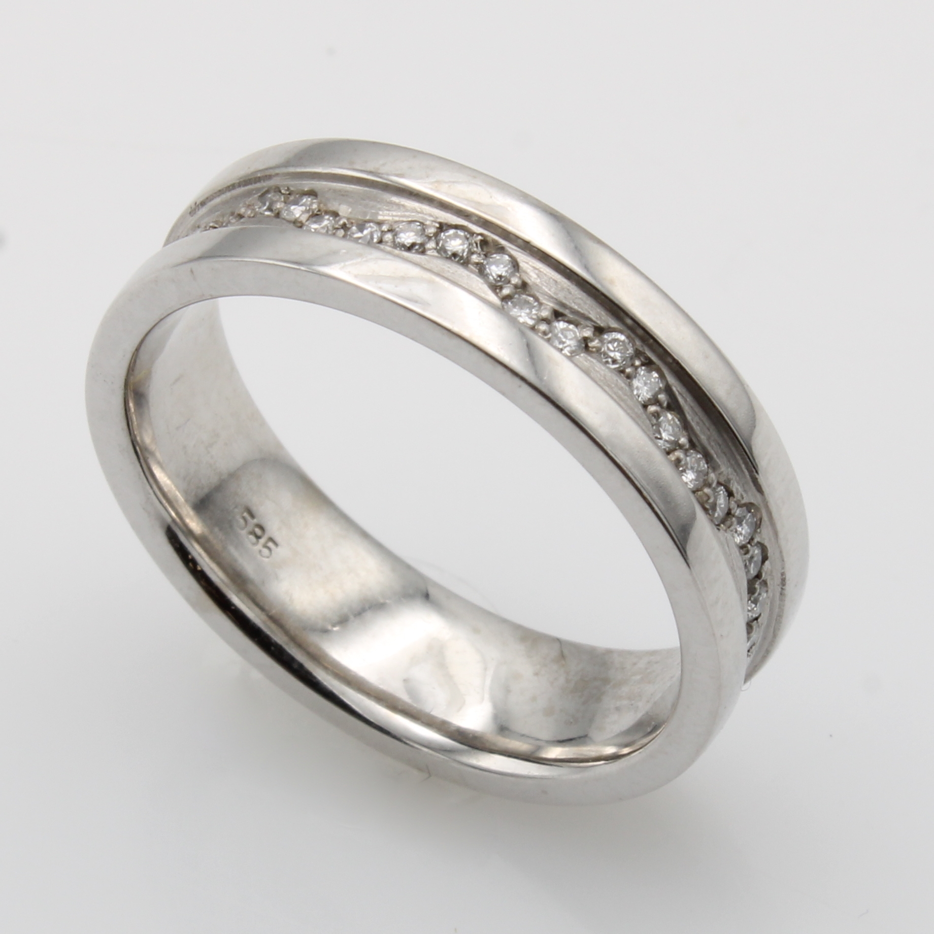Image 27155784 - Ring mit Brillanten, WG 585/000, z.T. matt.,23 Brill. zus. ca. 0.29 ct feines Weiß/si, ...
