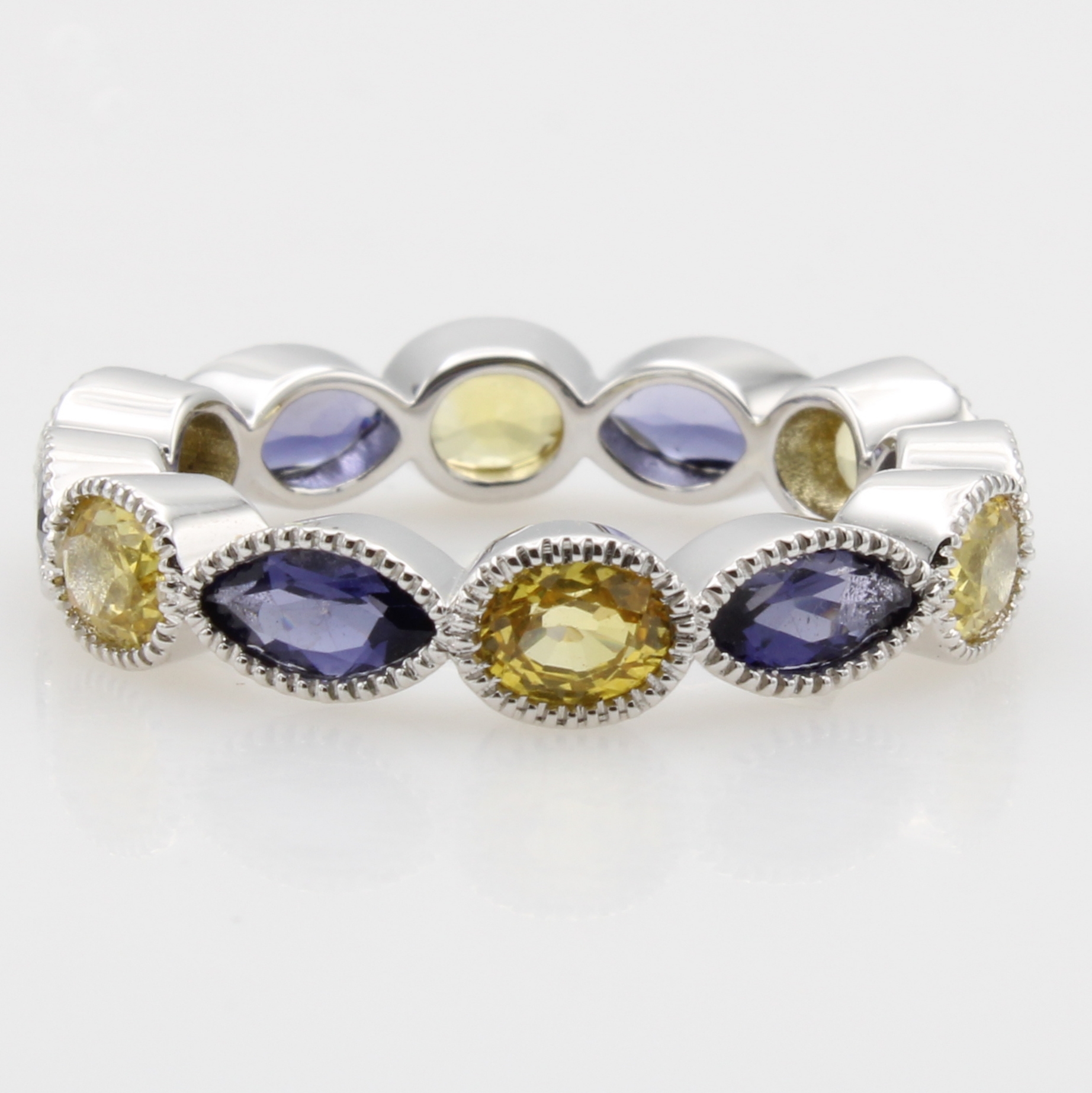 Image 27155785 - Ring mit Iolithen und Saphiren, WG 585/000, 6 gelbe Saphire zus. ca. 2.14 ct u. 6 ...
