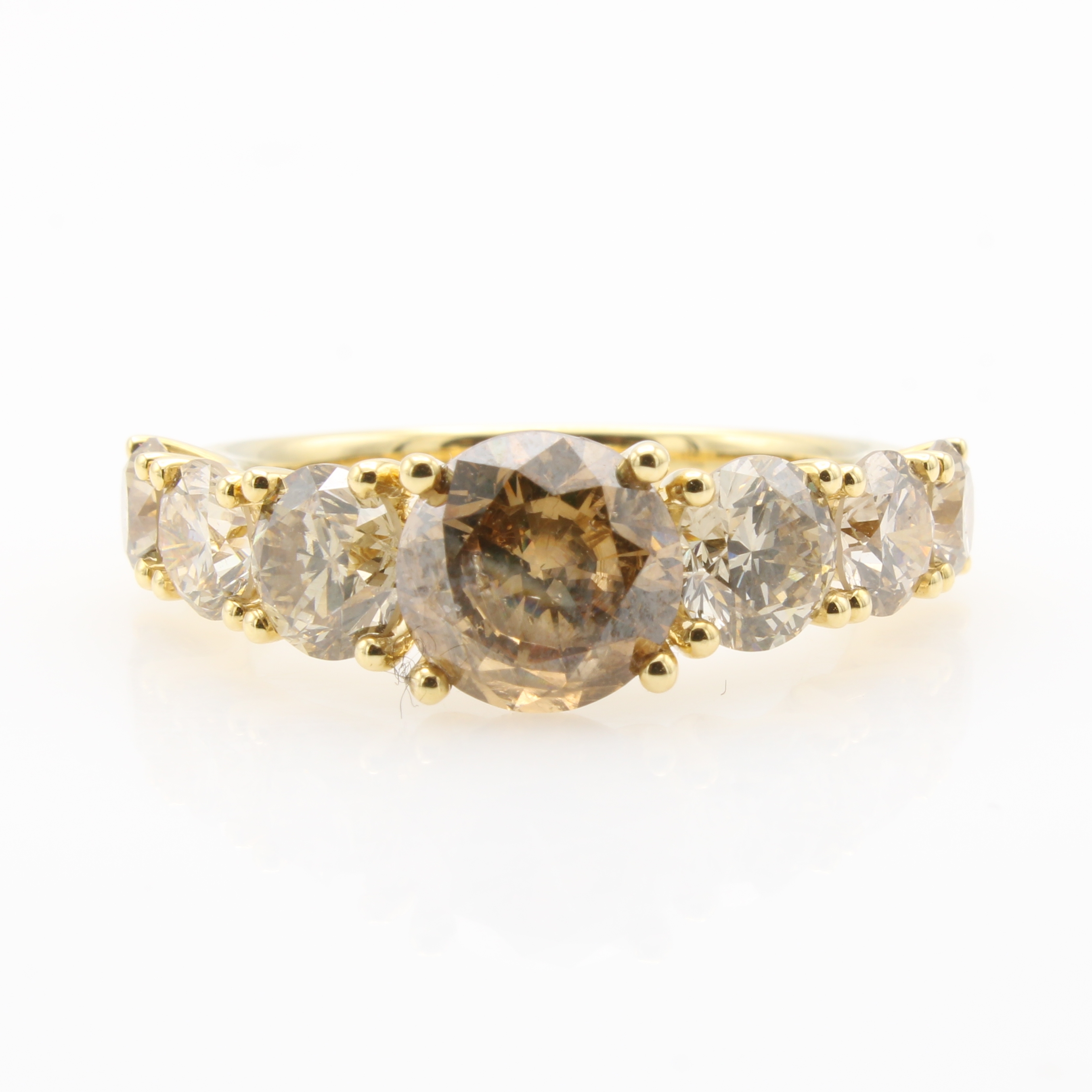 Image 27155796 - Ring mit Diamanten, GG 750/000, 7 braune Diam. zus. ca. 4.83 ct braun/vs-p, RW ca. 55 ...