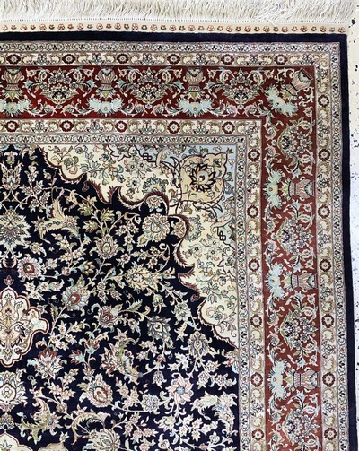 27155710e - Hereke Seide fein, China, Ende 20.Jhd, reine Naturseide, ca. 245 x 155 cm, ca. 1,0 Mio. ...