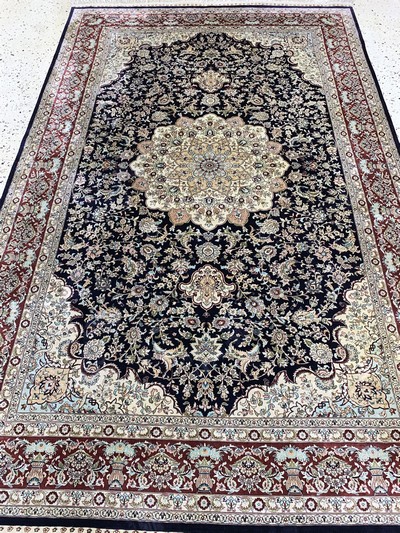 27155710f - Hereke Seide fein, China, Ende 20.Jhd, reine Naturseide, ca. 245 x 155 cm, ca. 1,0 Mio. ...