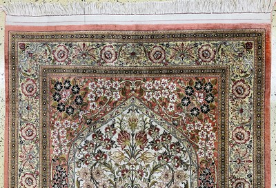 27155711a - Ghom Seide, Persien, Mitte 20.Jhd, reine Naturseide, ca. 210 x 137 cm, EHZ: 1-2 ...