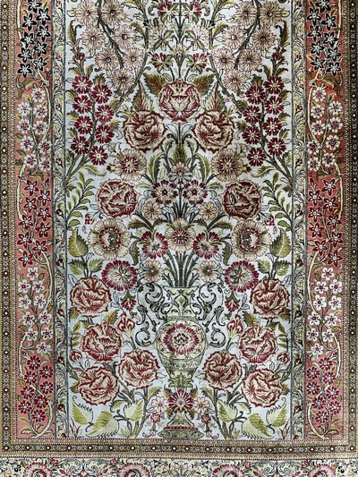 27155711d - Ghom Seide, Persien, Mitte 20.Jhd, reine Naturseide, ca. 210 x 137 cm, EHZ: 1-2 ...