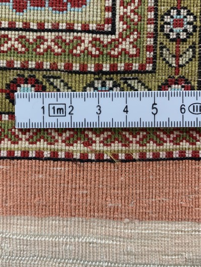 27155711f - Ghom Seide, Persien, Mitte 20.Jhd, reine Naturseide, ca. 210 x 137 cm, EHZ: 1-2 ...