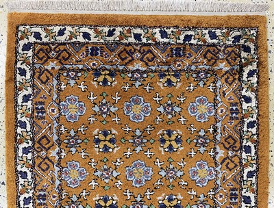 27155713a - Seiden-Khotan, Torkestan, Mitte 20.Jhd, reine Naturseide, ca. 154 x 93 cm, EHZ: 1-2 ...