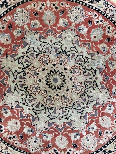 27155753c - 2 lots Nain fein, Persien, Mitte 20.Jhd, Korkwolle mit Seide, durchmesser ca. 64 cm & ...