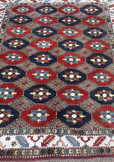 27155764e - Kazak-Motiv, Pakistan, Enden 20.Jhd, Wolle auf Wolle, ca. 204 x 187 cm, EHZ: 2 ...