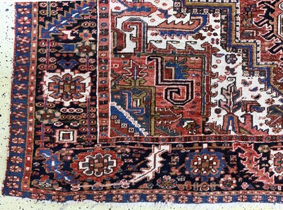 27155765b - Heriz alt, Persien, Anfang 20.Jhd, Wolle auf Baumwolle, ca. 345 x 240 cm, EHZ: 3-4 ...