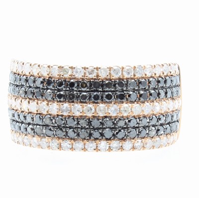 27155793a - Ring mit Brillanten und Diamanten, RoséG 585/000, 68 Brill. zus. ca. 0.55 ct ...