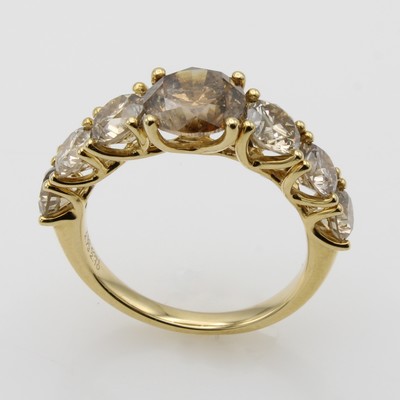 27155796a - Ring mit Diamanten, GG 750/000, 7 braune Diam. zus. ca. 4.83 ct braun/vs-p, RW ca. 55 ...