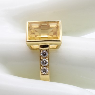 27155798a - Ring mit Citrin und Brillanten, GG 750/000, Citrin ca. 2.16 ct, 6 Brill. zus. ca. 0.23 ...