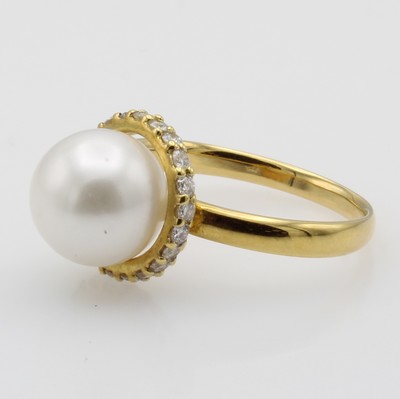 27155799a - Ring mit Südseezuchtperle und Brillanten, GG 750/000, 21 Brill. zus. ca. 0.42 ct ...