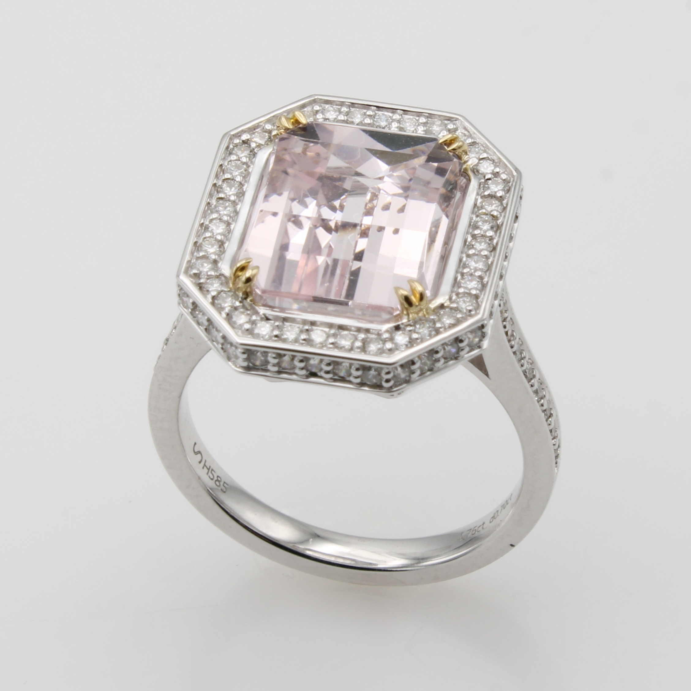 Image 27155803 - Ring mit Morganit und Brillanten, WG 585/000, 8-eckiger Morganit ca. 4.76 ct in GG ...