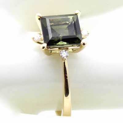 27155801a - Ring mit Turmalin und Brillanten, GG 585/000, Turmalincarée ca. 1.80 ct, 4 Brill. zus. ...