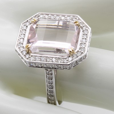 27155803a - Ring mit Morganit und Brillanten, WG 585/000, 8-eckiger Morganit ca. 4.76 ct in GG ...