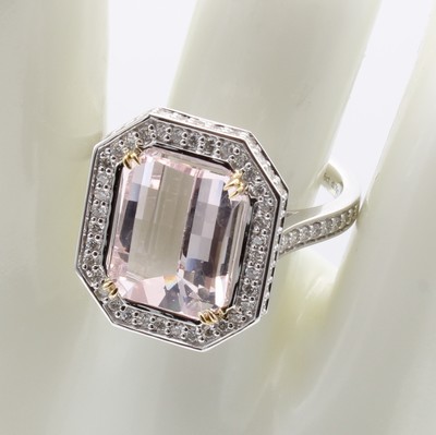 27155803b - Ring mit Morganit und Brillanten, WG 585/000, 8-eckiger Morganit ca. 4.76 ct in GG ...